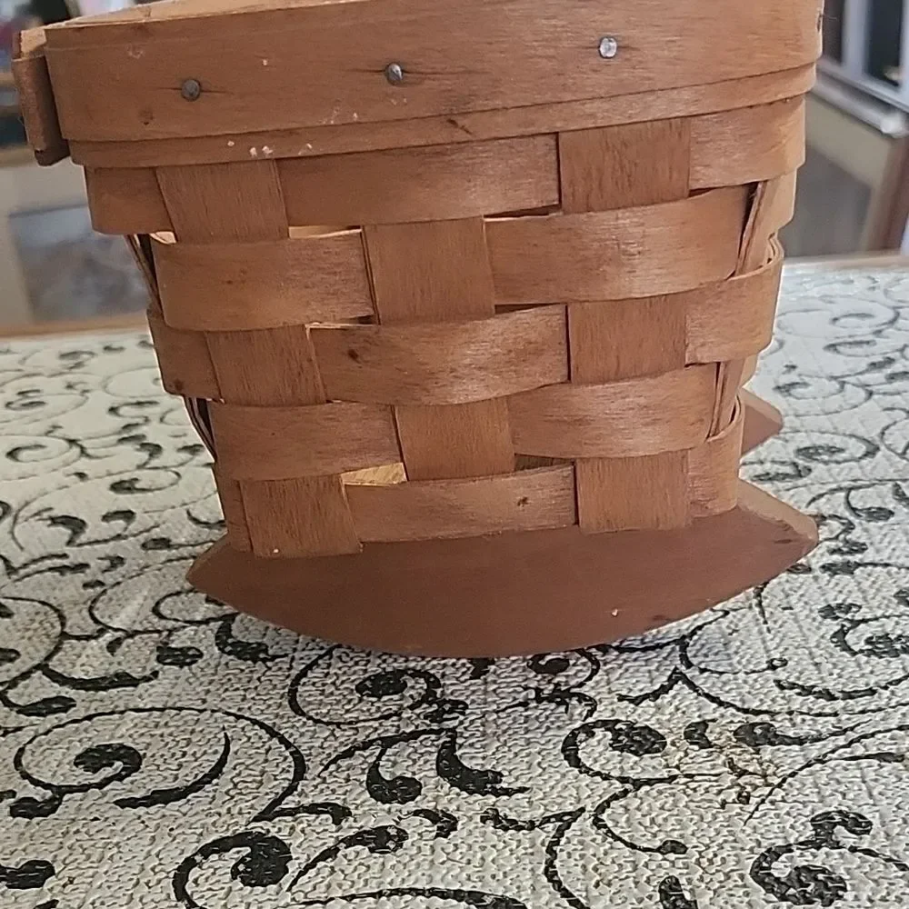 1993 Longaberger Woven Cradle  Basket